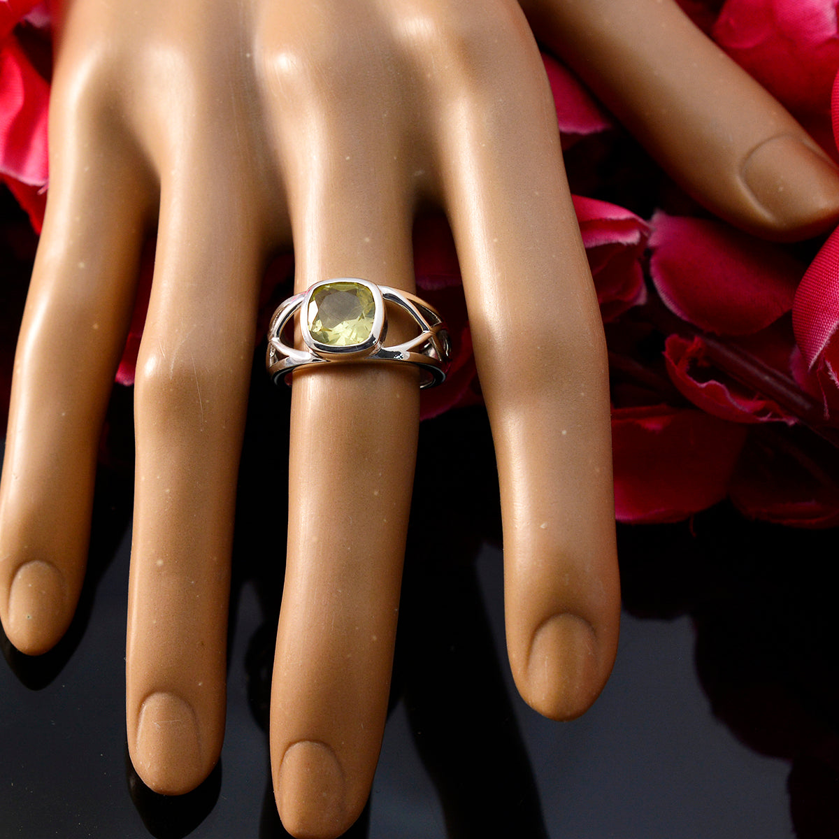 Stella Romantic Yellow Solitaire Ring