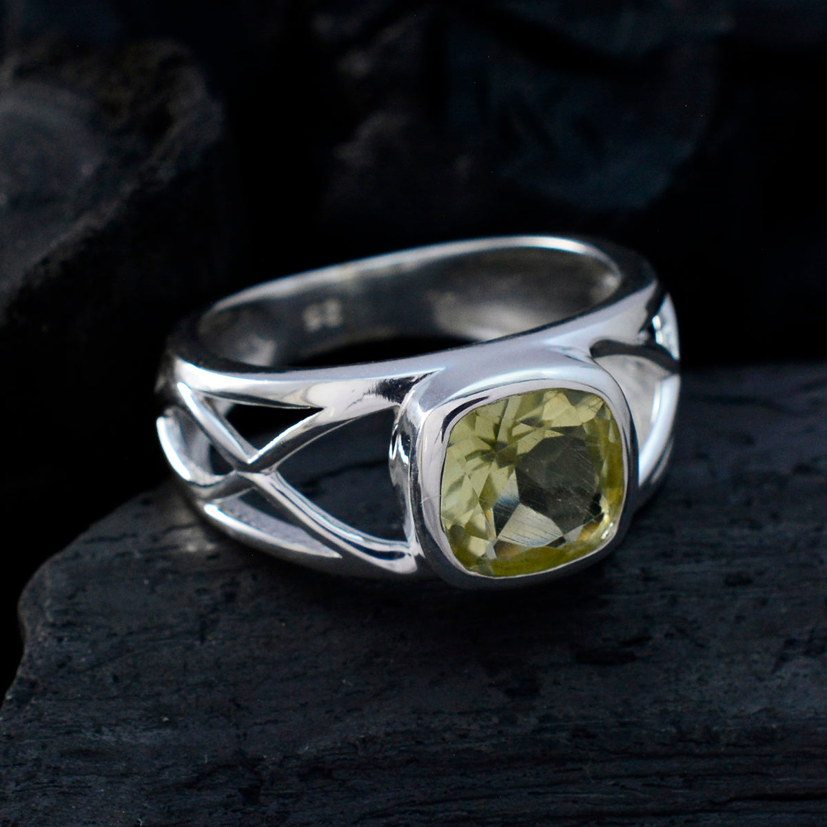 Stella Romantic Yellow Solitaire Ring