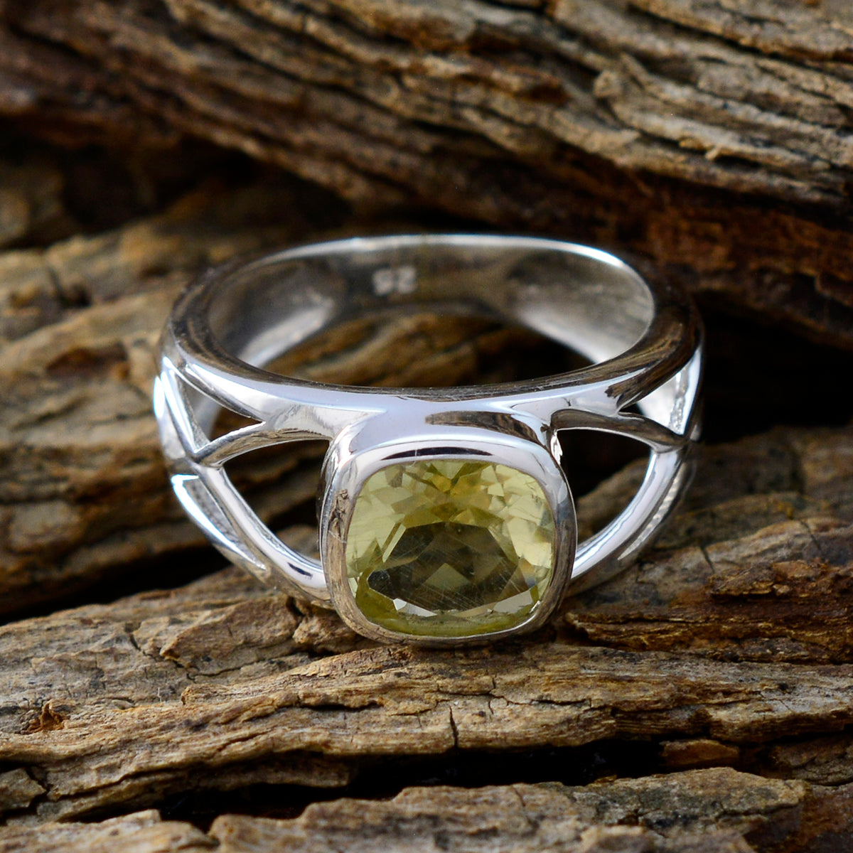 Stella Romantic Yellow Solitaire Ring