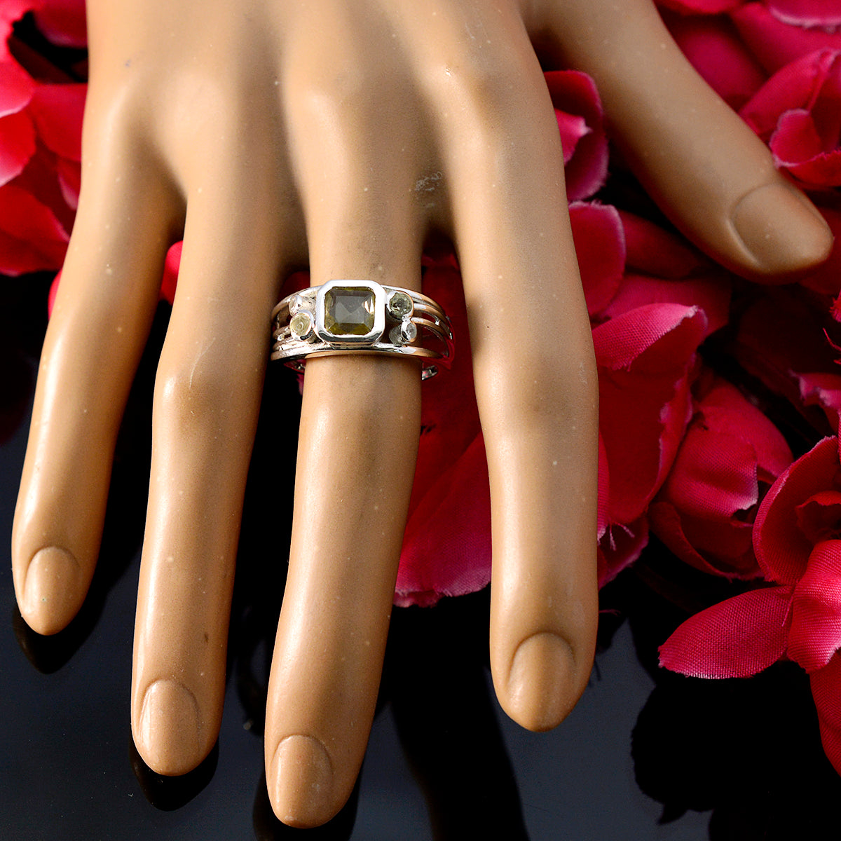 Dewi Cultural Yellow Penta Ring