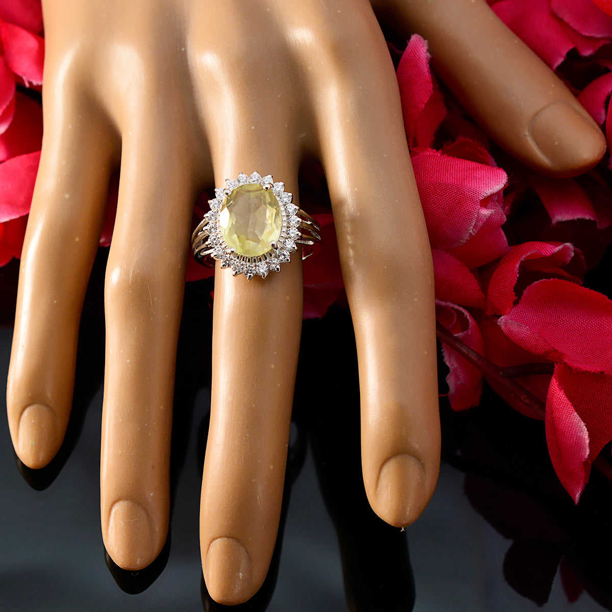 María Signet Yellow Halo Ring