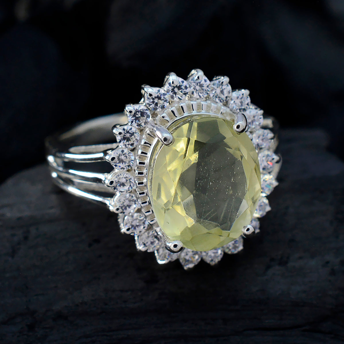 María Signet Yellow Halo Ring