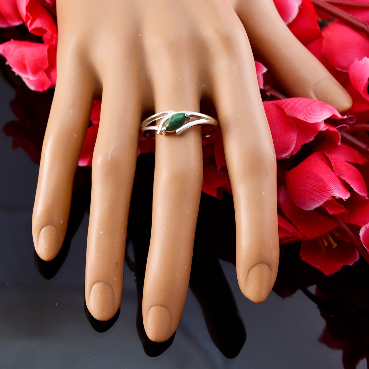 Hye-jin Trendy Green Solitaire Ring