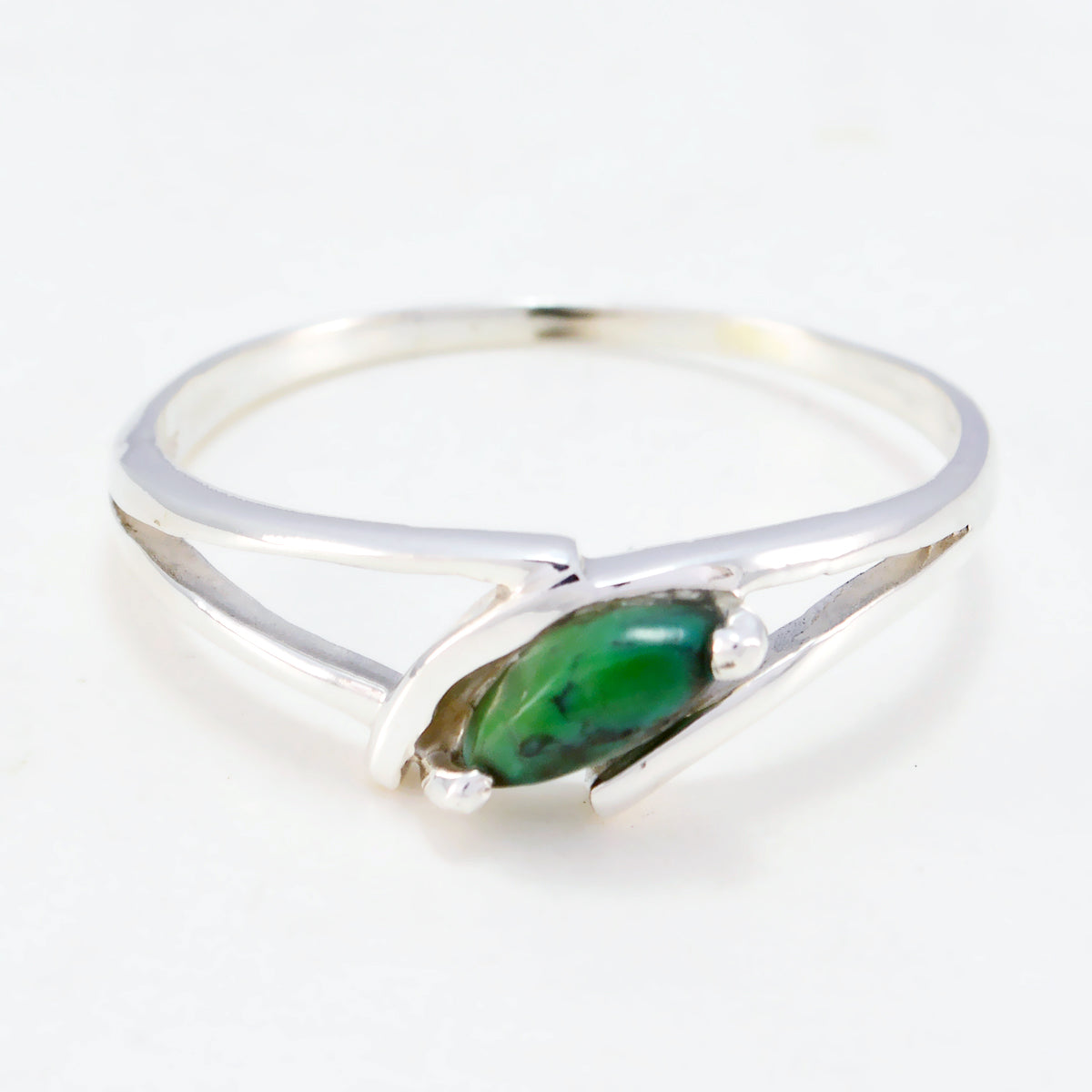 Hye-jin Trendy Green Solitaire Ring