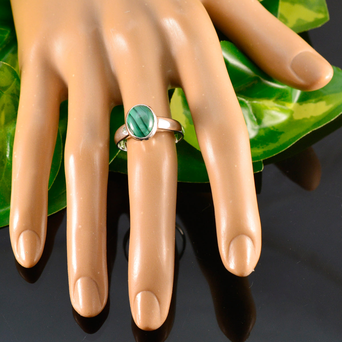 Lourdes Graceful Green Solitaire Ring