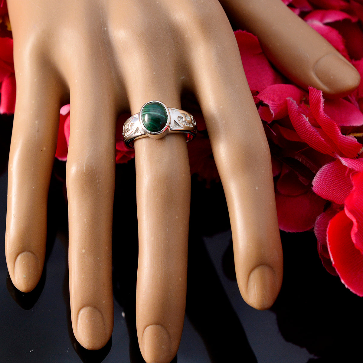Araya Contemporary Green Solitaire Ring