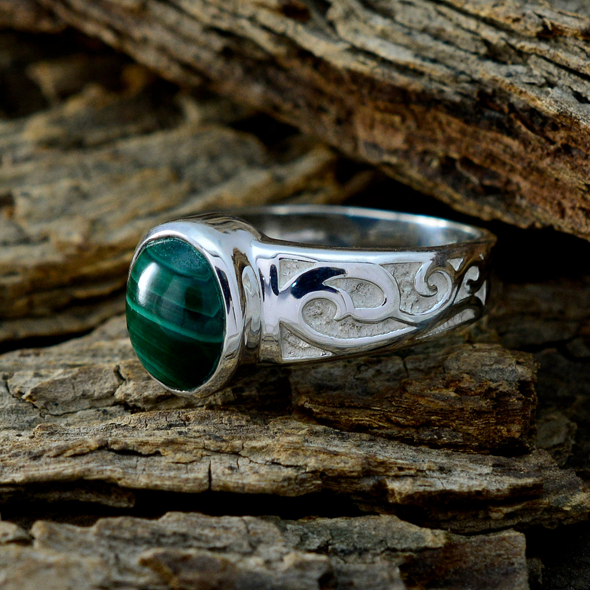 Araya Contemporary Green Solitaire Ring