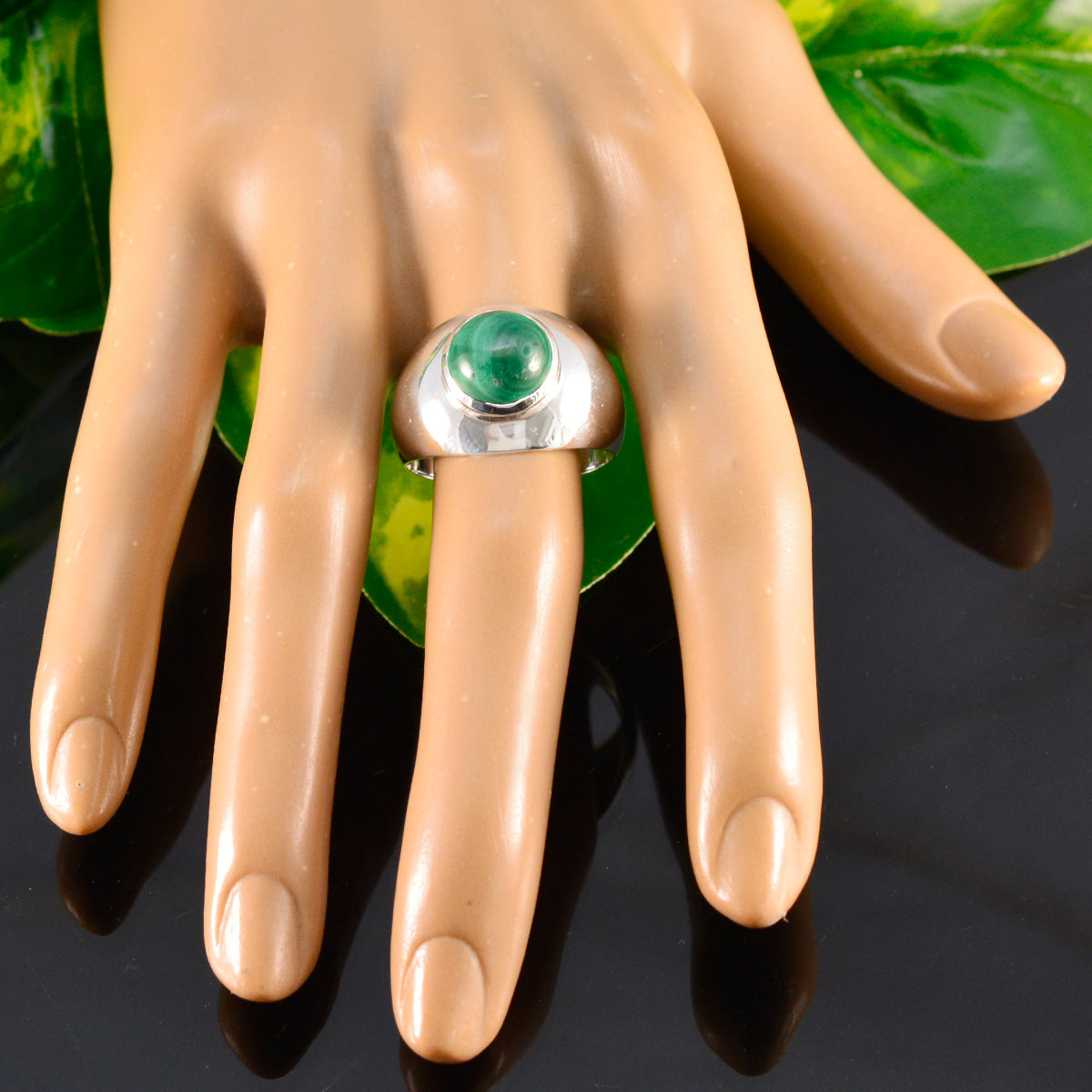Amelia Luxurious Green Solitaire Ring