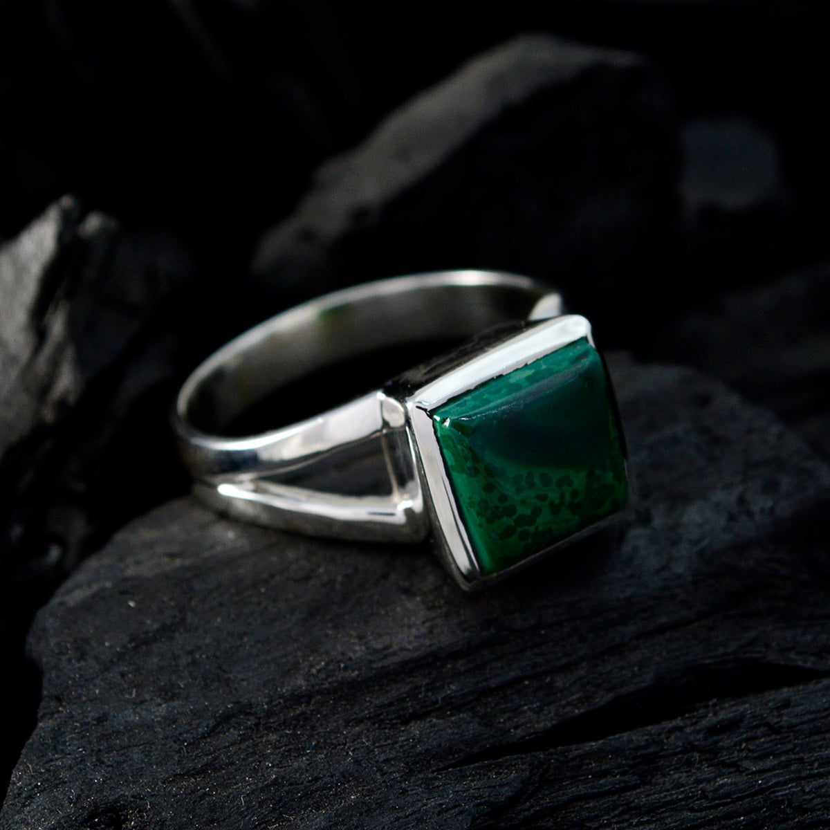 Lea Romantic Green Solitaire Ring