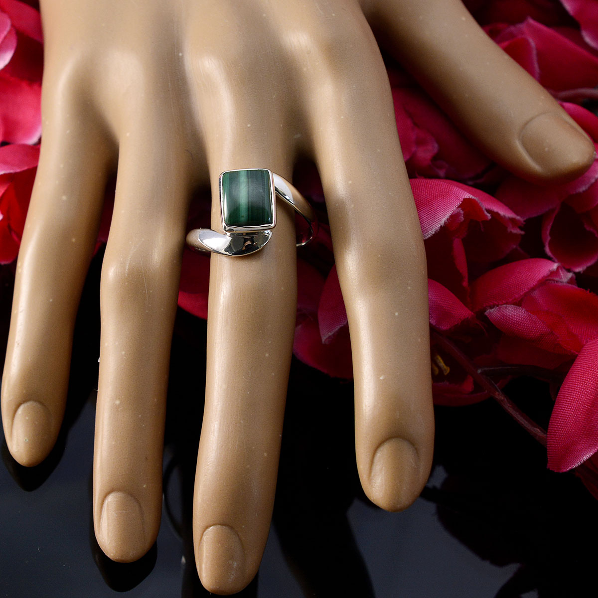 Luisa Trendy Green Solitaire Ring