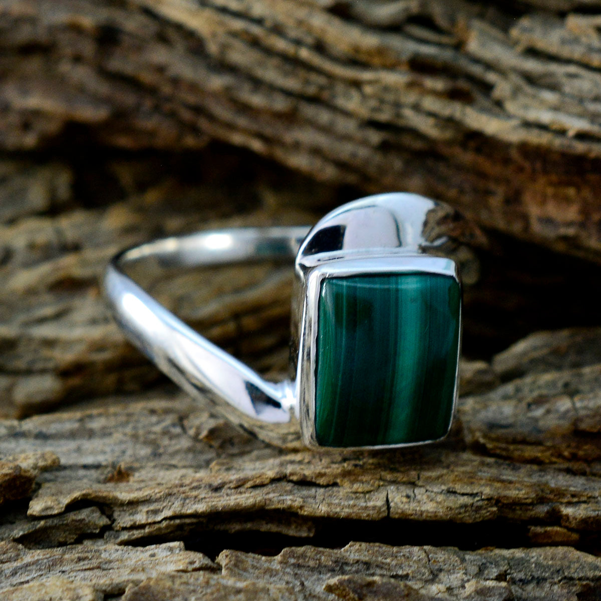 Luisa Trendy Green Solitaire Ring