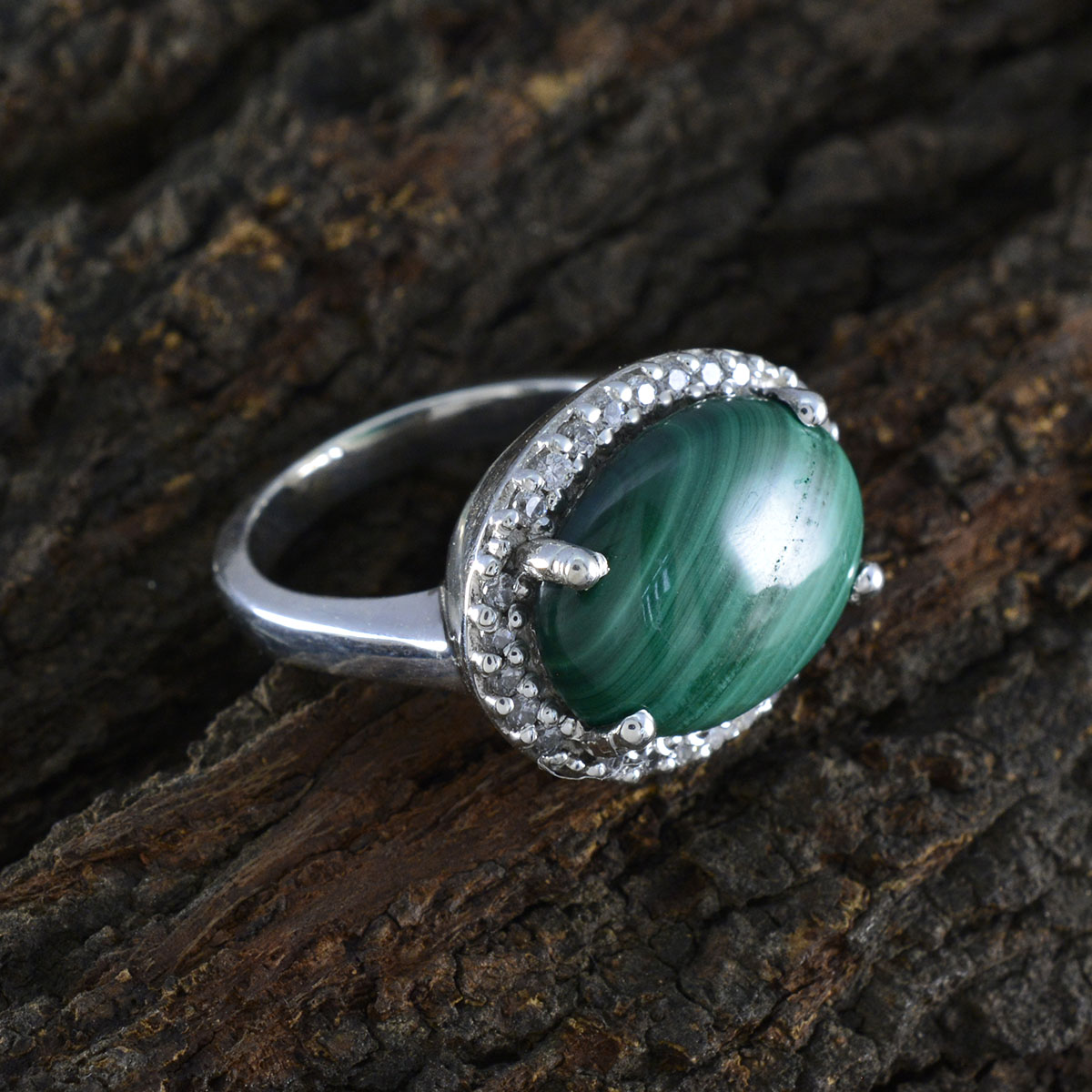 Yasmin Trendy Green Halo Ring