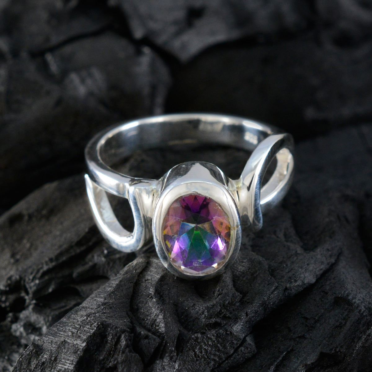 Riley Luxurious multicolor Solitaire Ring