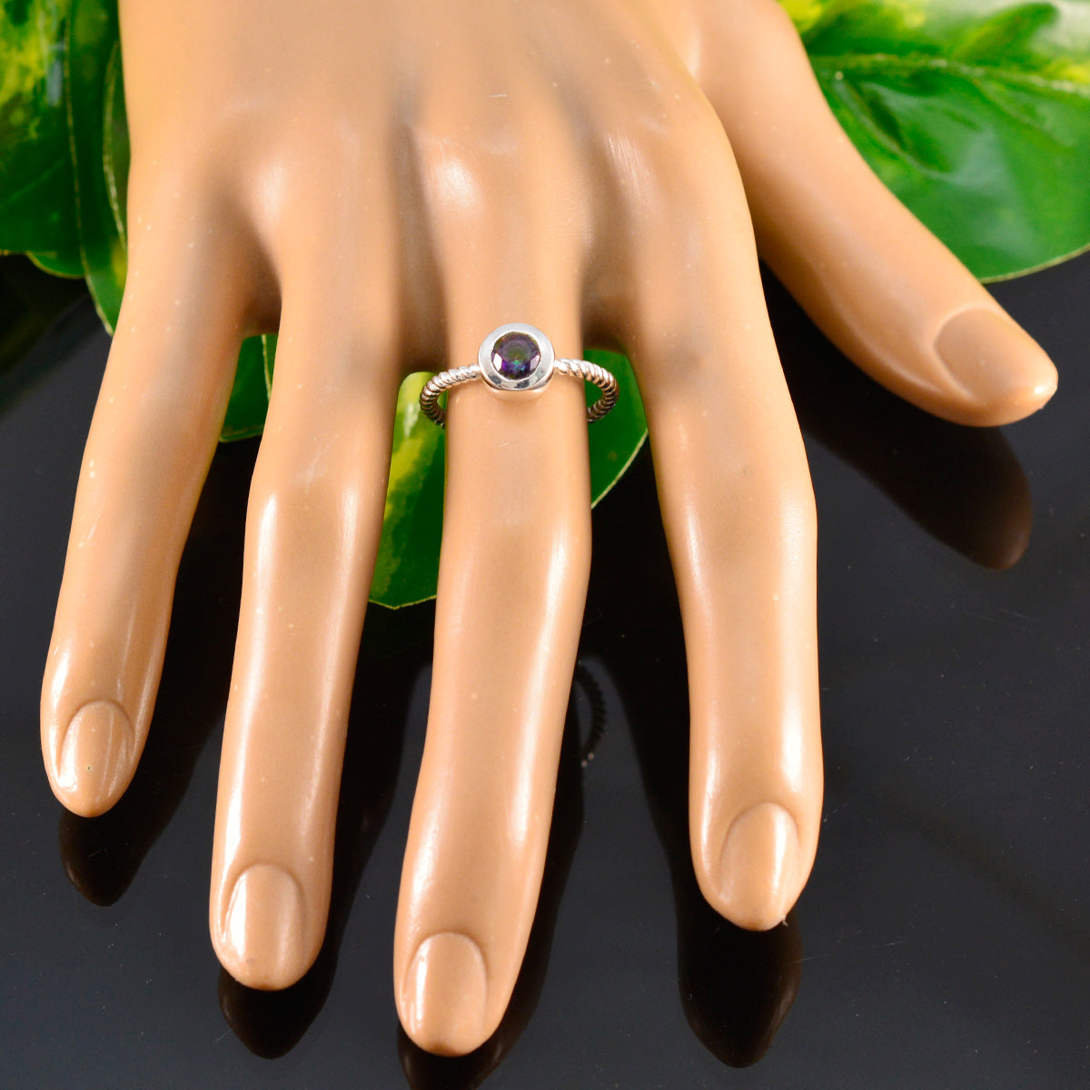 Hua Luxurious multicolor Solitaire Ring