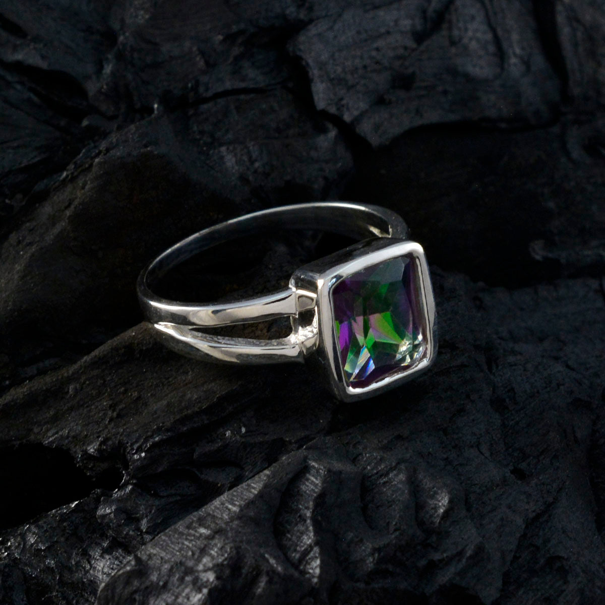 Cecilia Modern multicolor Solitaire Ring