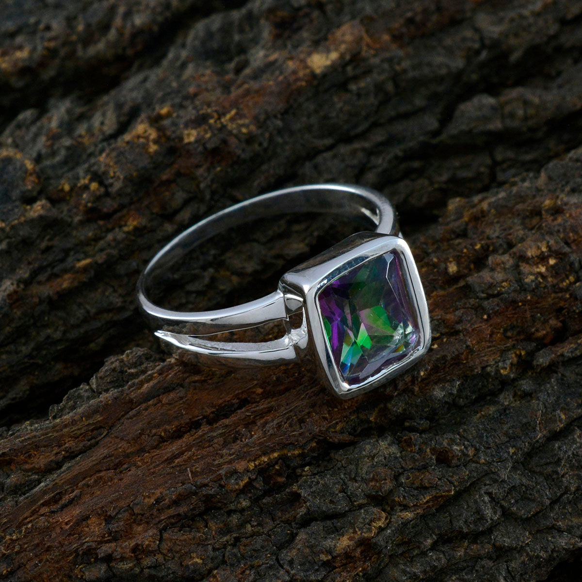 Cecilia Modern multicolor Solitaire Ring