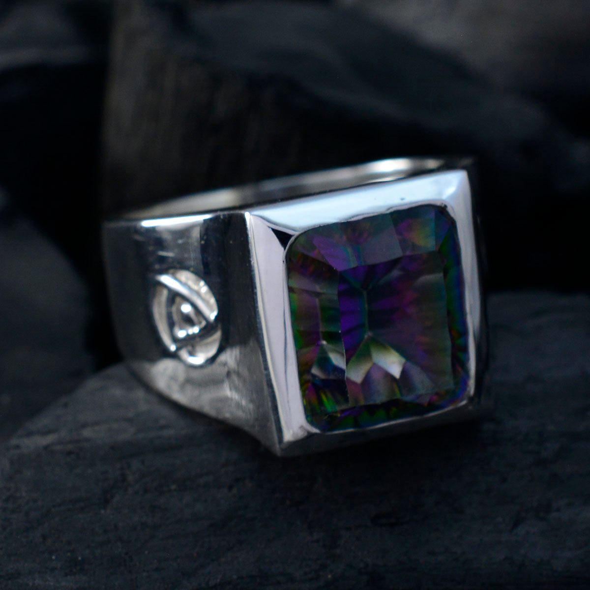 Hazel Signet multicolor Solitaire Ring