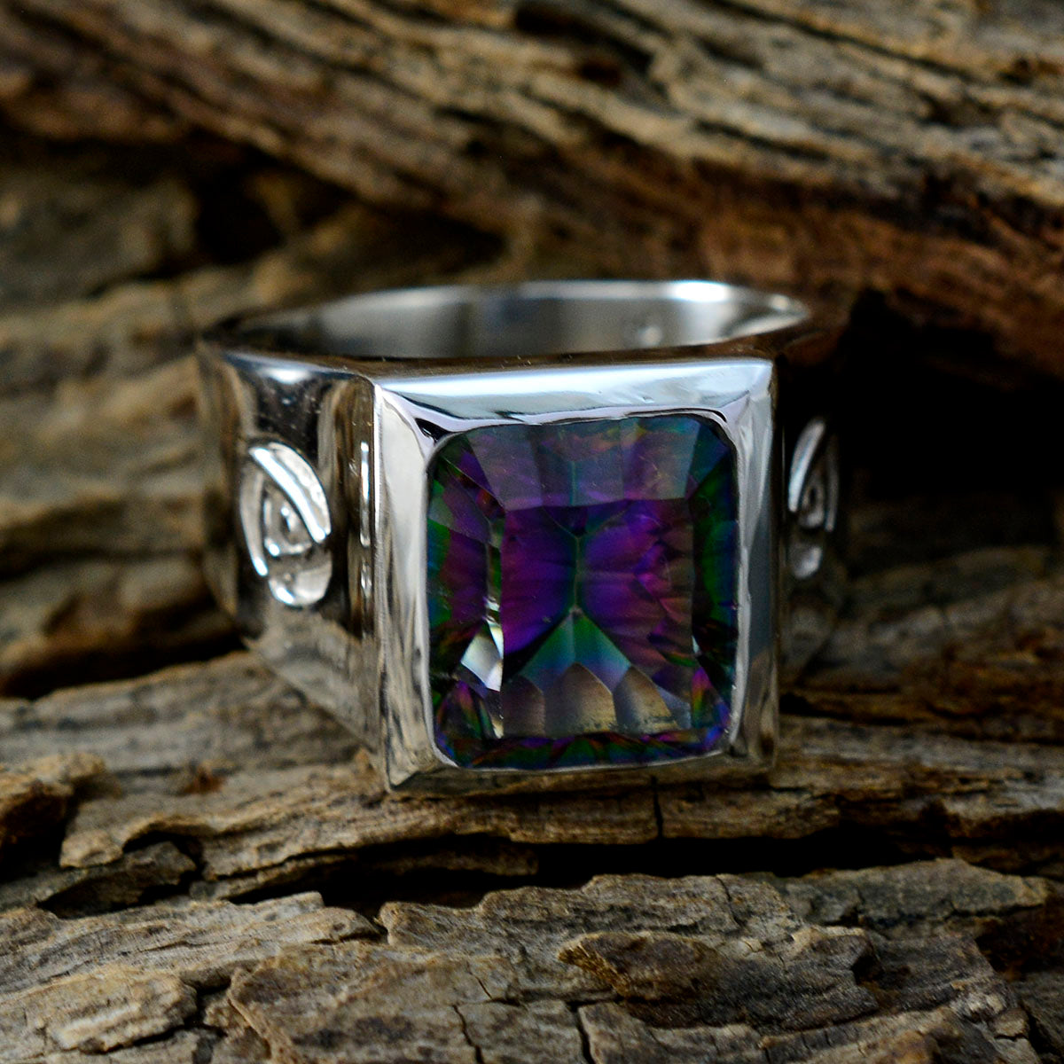 Hazel Signet multicolor Solitaire Ring