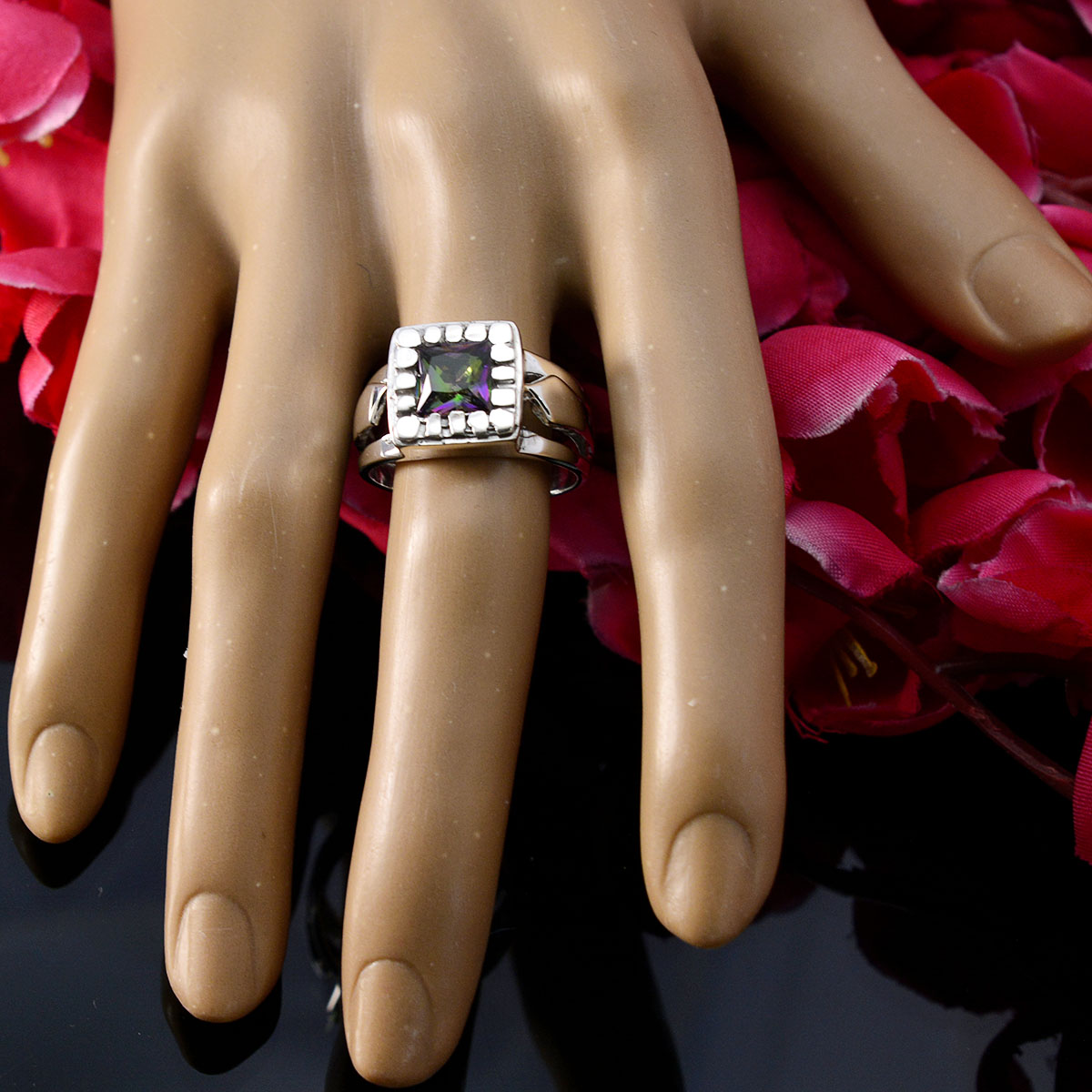 Greta Contemporary multicolor Solitaire Ring