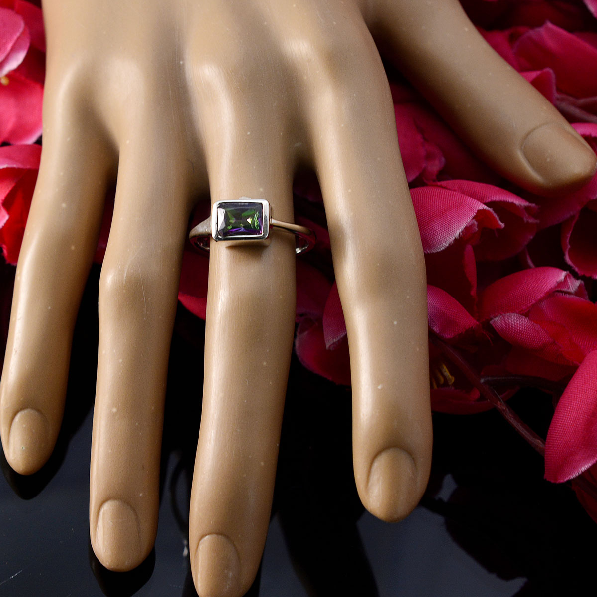 Isla Graceful multicolor Solitaire Ring