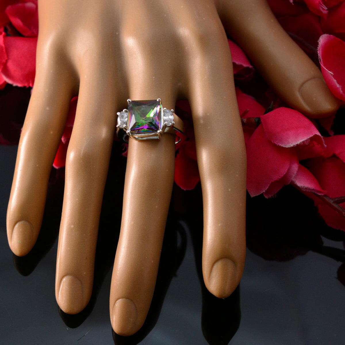 Laura Graceful multicolor Trilogy Ring