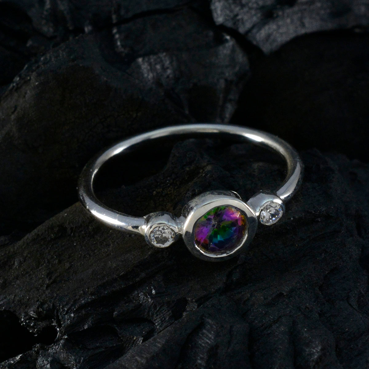 Soo-jin Graceful multicolor Trilogy Ring