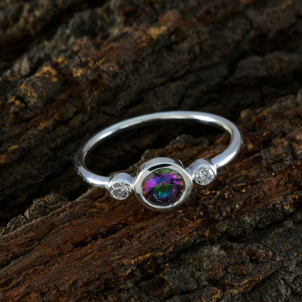 Soo-jin Graceful multicolor Trilogy Ring