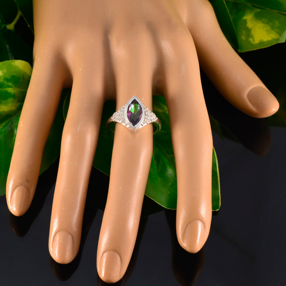 Penelope Graceful multicolor Halo Ring