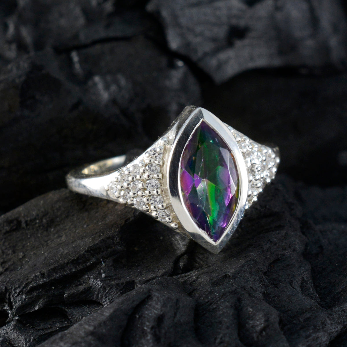 Penelope Graceful multicolor Halo Ring