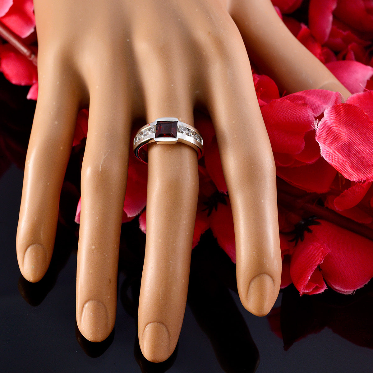 Isabella Trendy multicolor Halo Ring