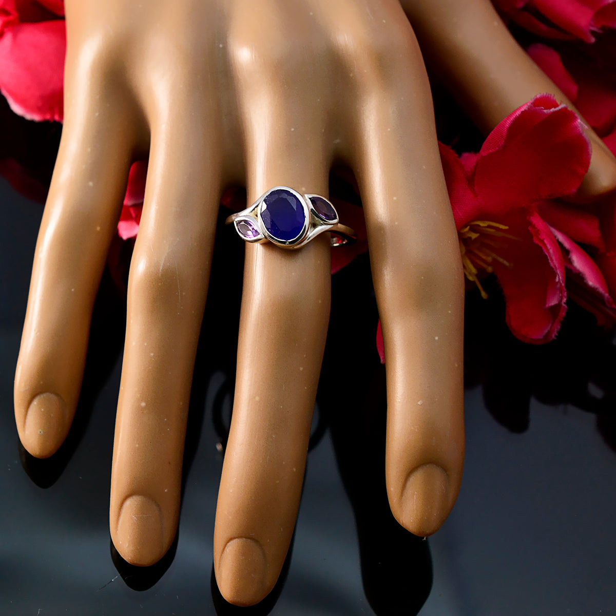 Putri Graceful multicolor Trilogy Ring