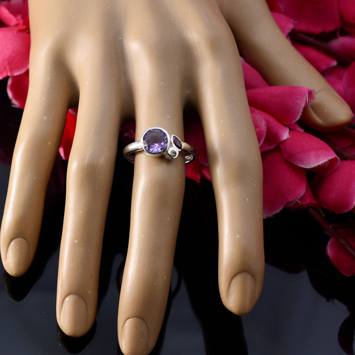 Min-seo Contemporary multicolor Trilogy Ring