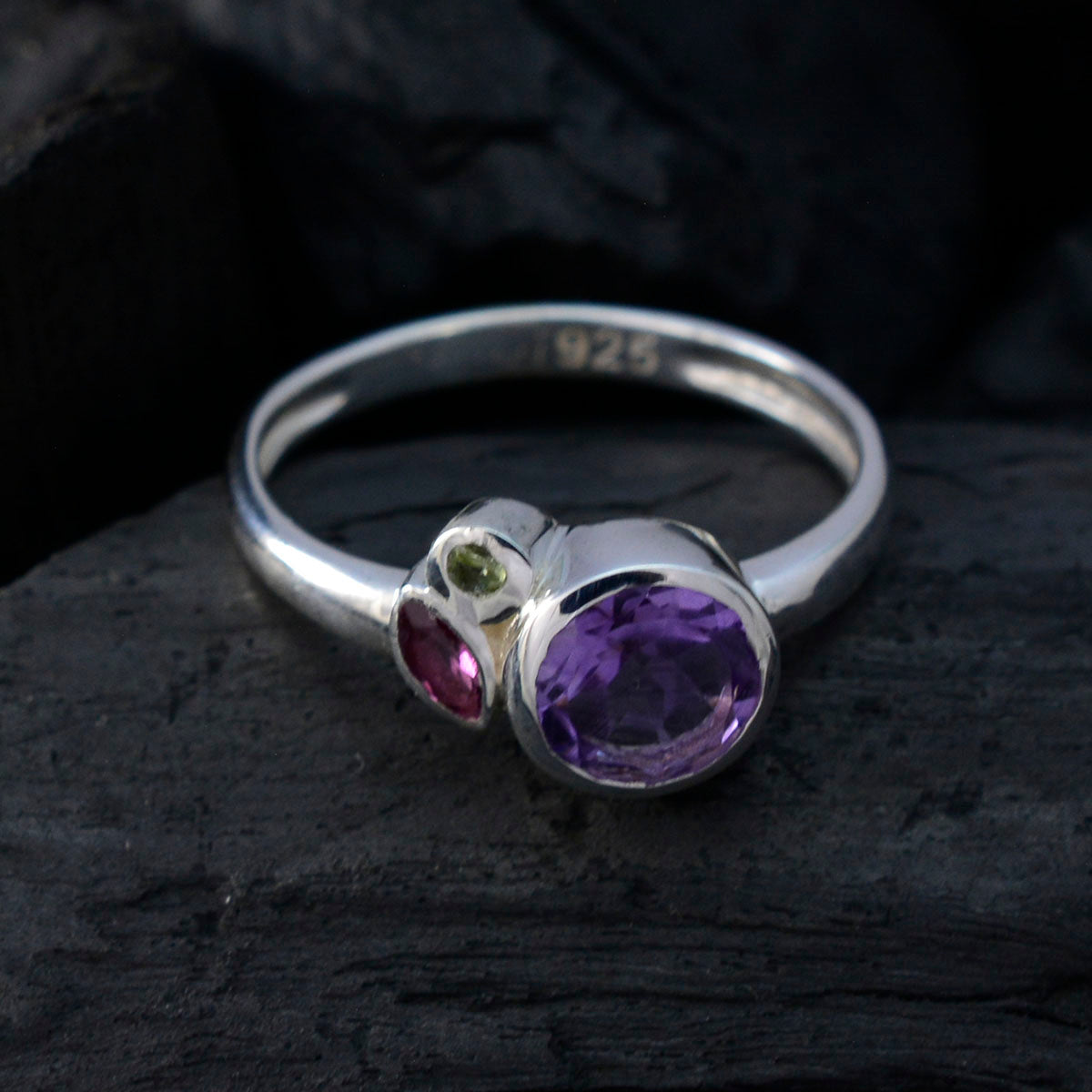 Min-seo Contemporary multicolor Trilogy Ring