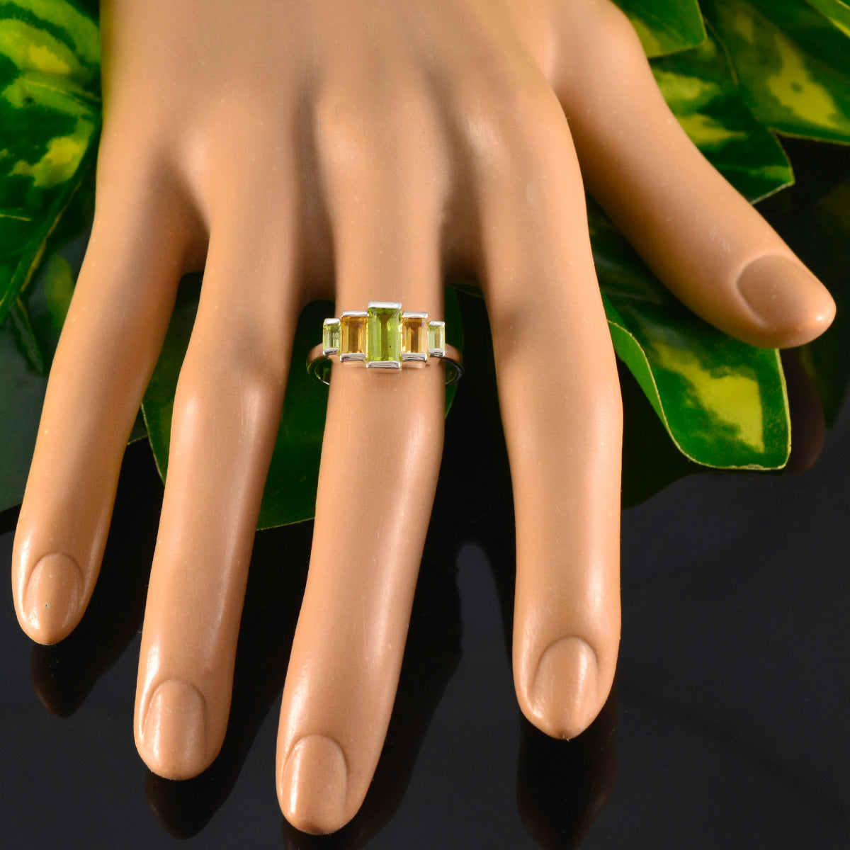 Sakura Sophisticated multicolor Penta Ring