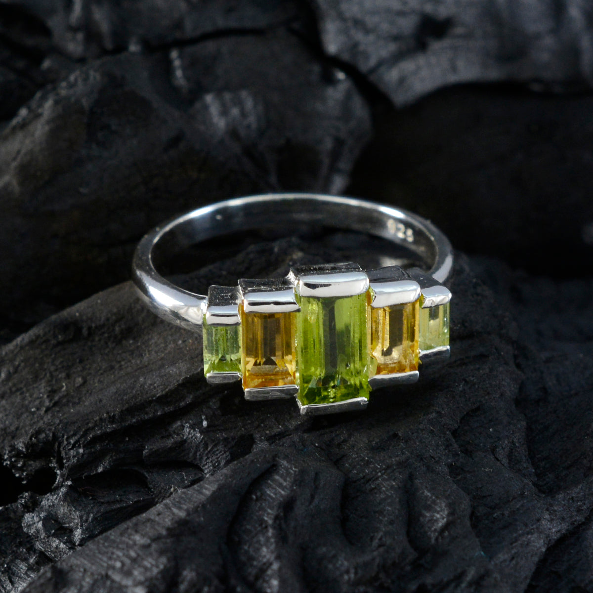 Sakura Sophisticated multicolor Penta Ring
