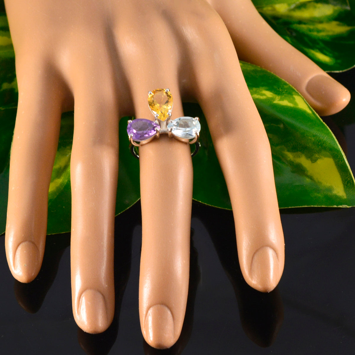 Cecilia Graceful multicolor Trilogy Ring