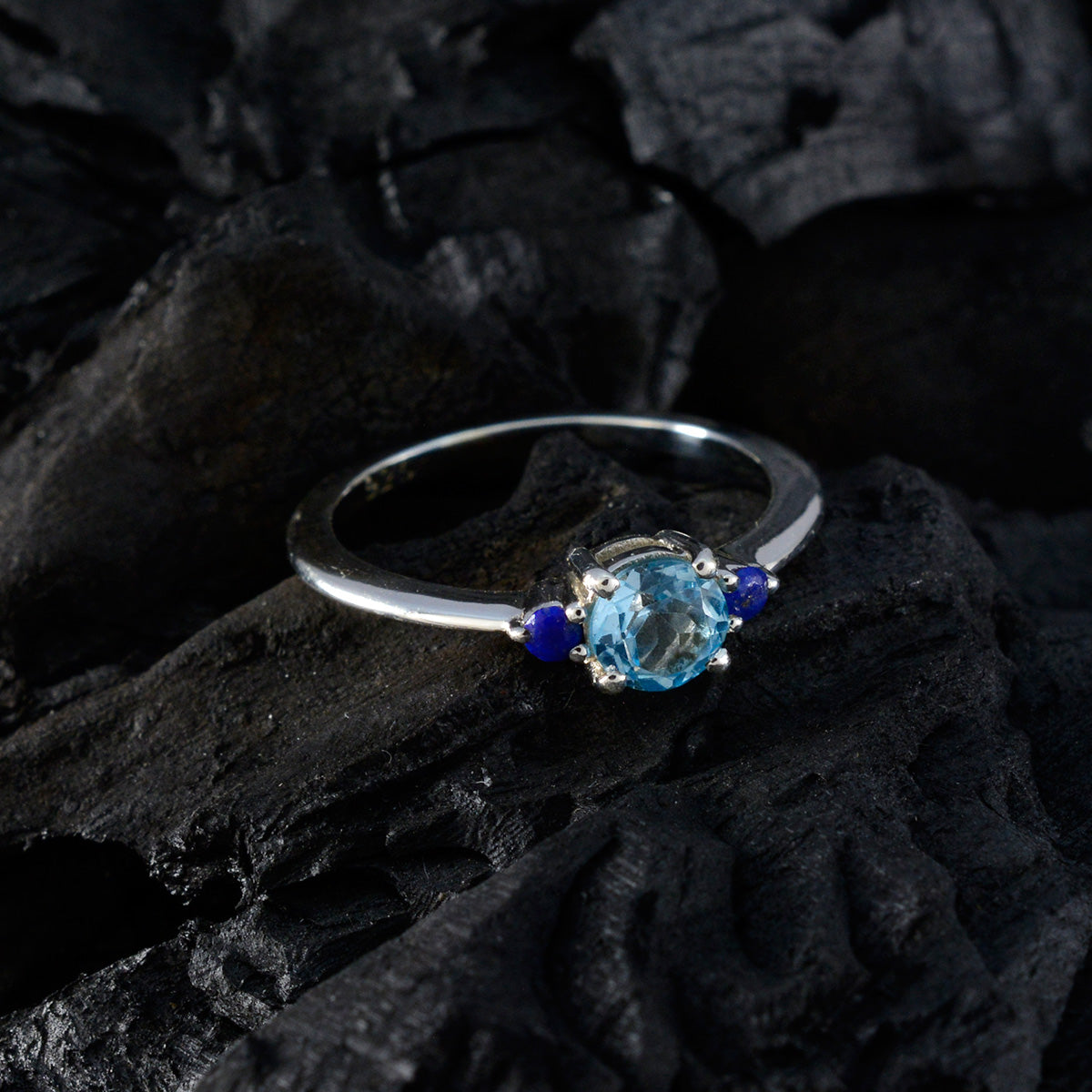 Lili Luxurious multicolor Trilogy Ring