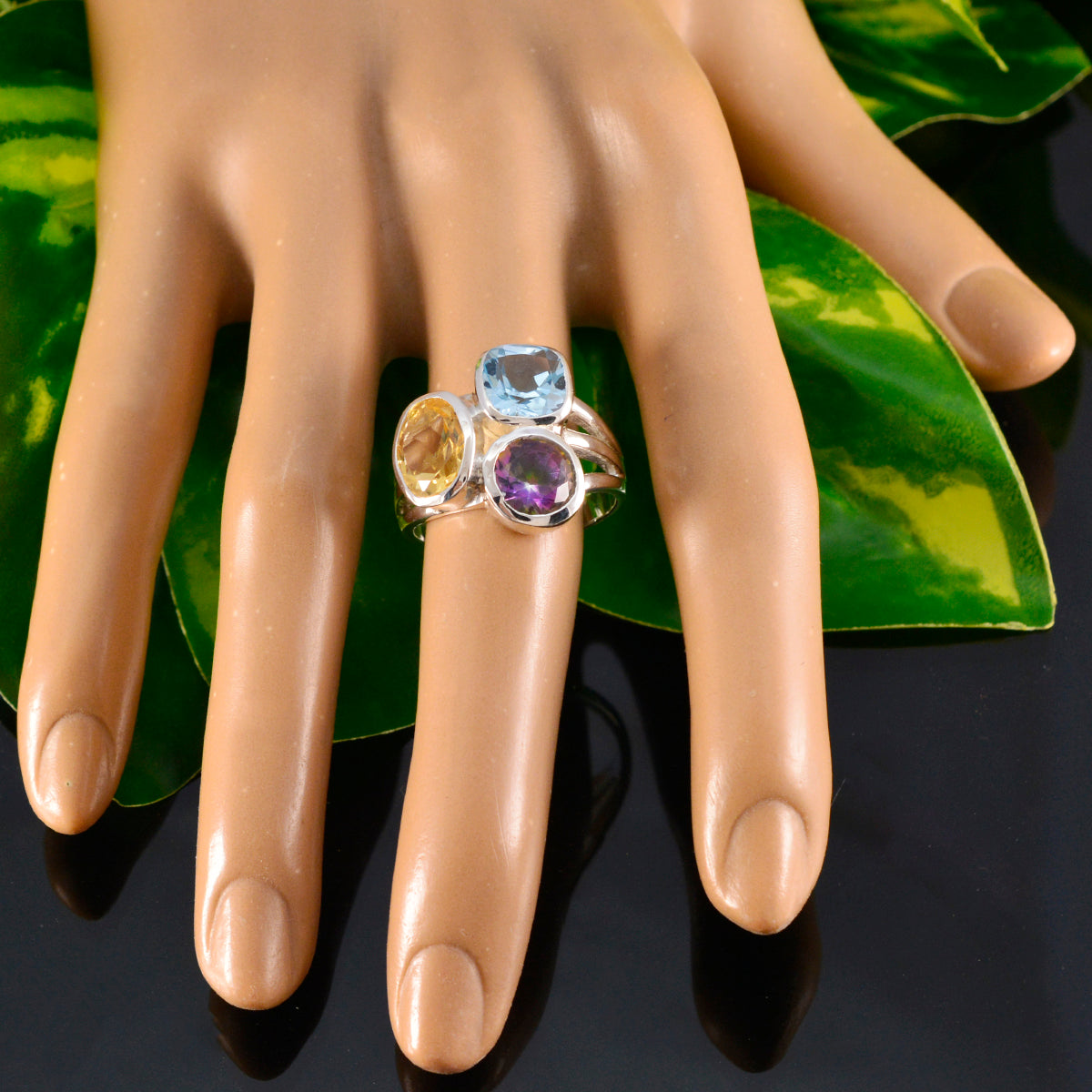 Priya Cocktail multicolor Trilogy Ring