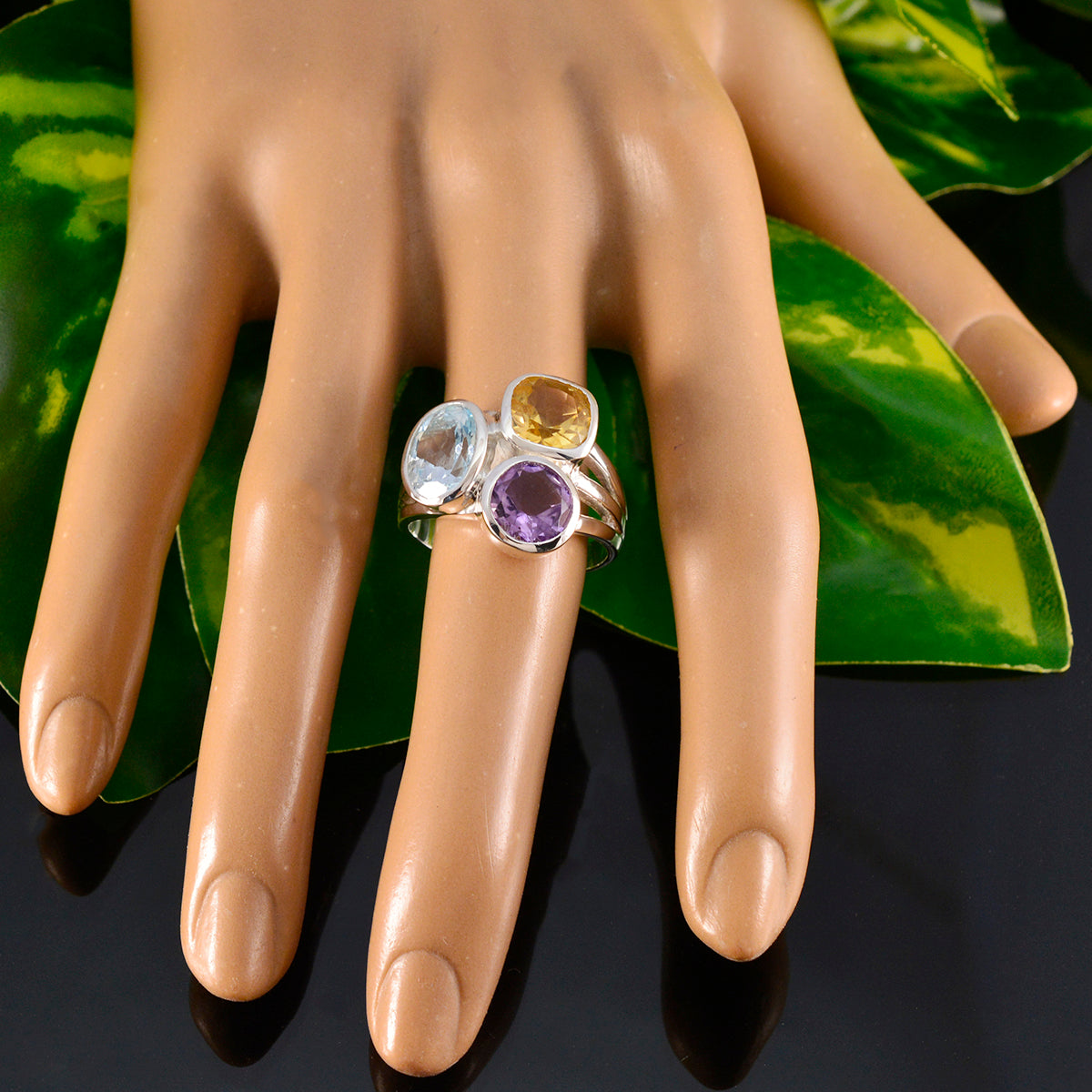 Putri Cocktail multicolor Trilogy Ring