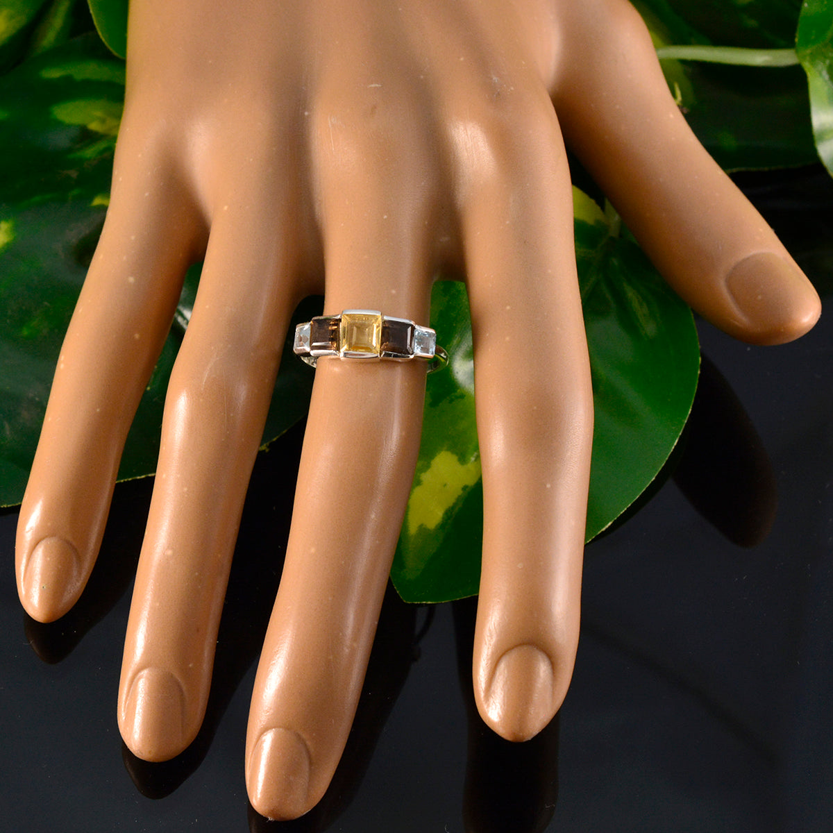 Putri Contemporary multicolor Penta Ring