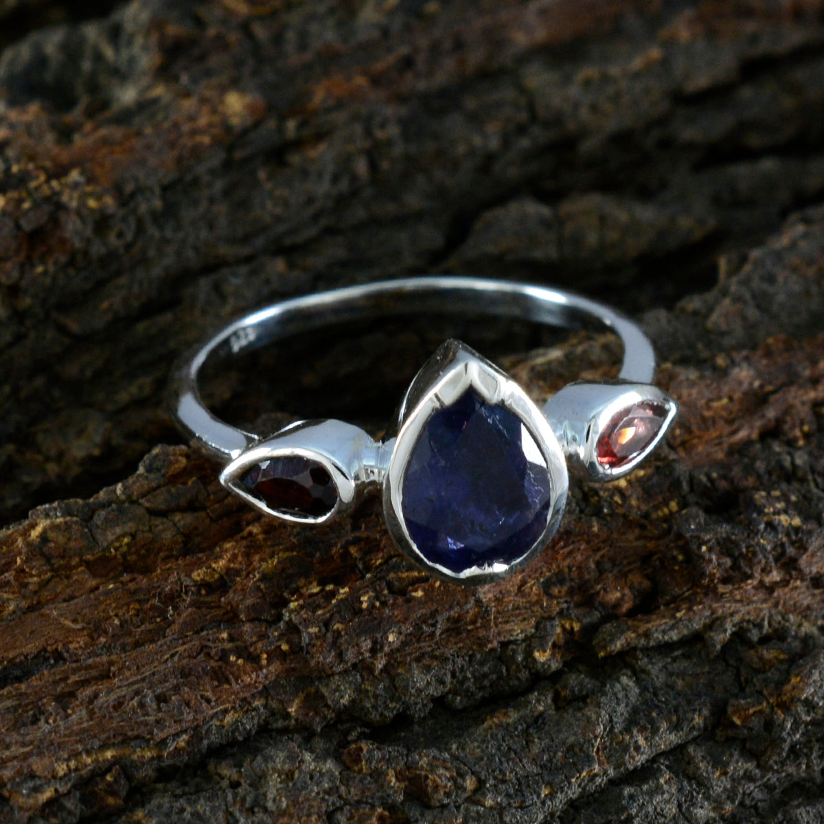 Seo-yeon Abstract multicolor Trilogy Ring