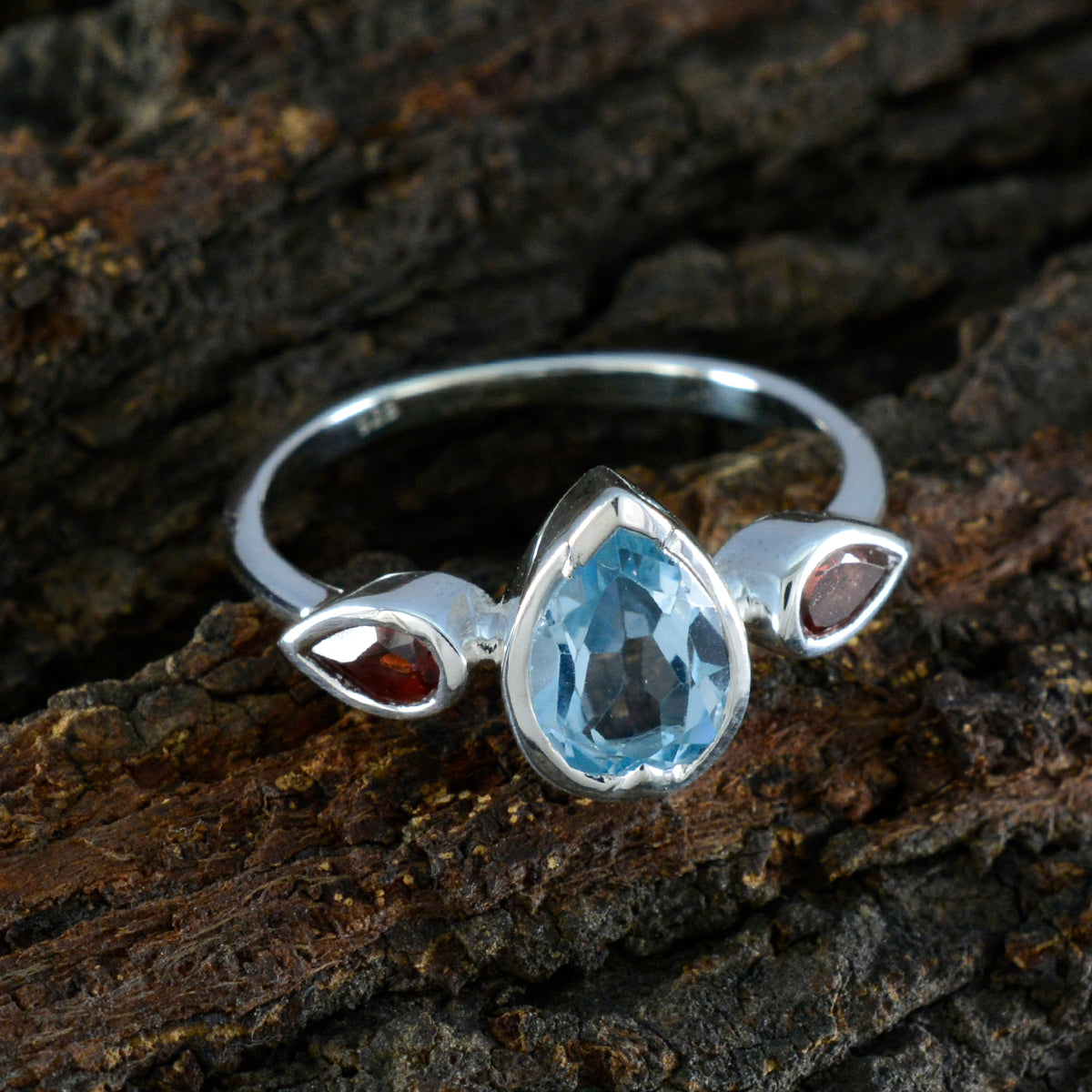 Soo-jin Trendy multicolor Trilogy Ring