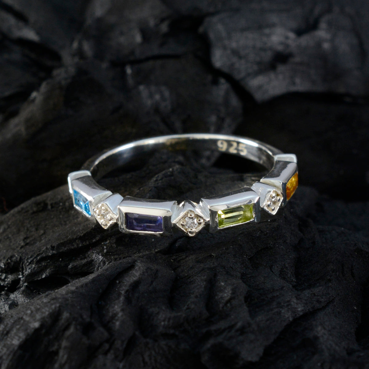 Yuki Trendy multicolor quarter Band