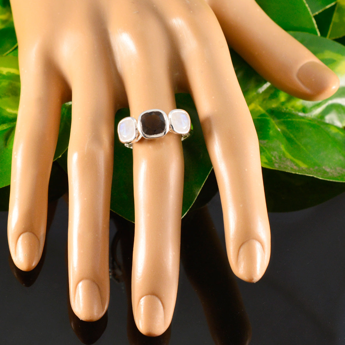 Isla Sophisticated multicolor Trilogy Ring