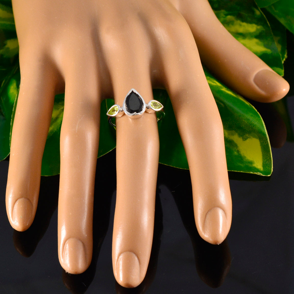 Yan Luxurious multicolor Trilogy Ring