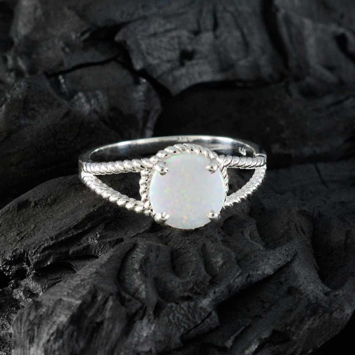 Ángeles Modern White Solitaire Ring