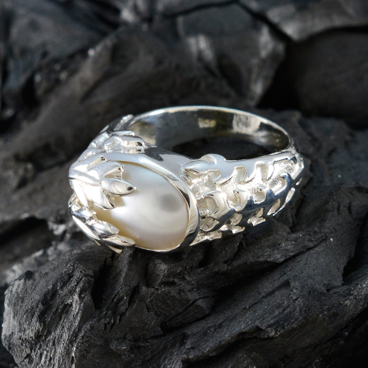 Rebeca Leafy White Solitaire Ring