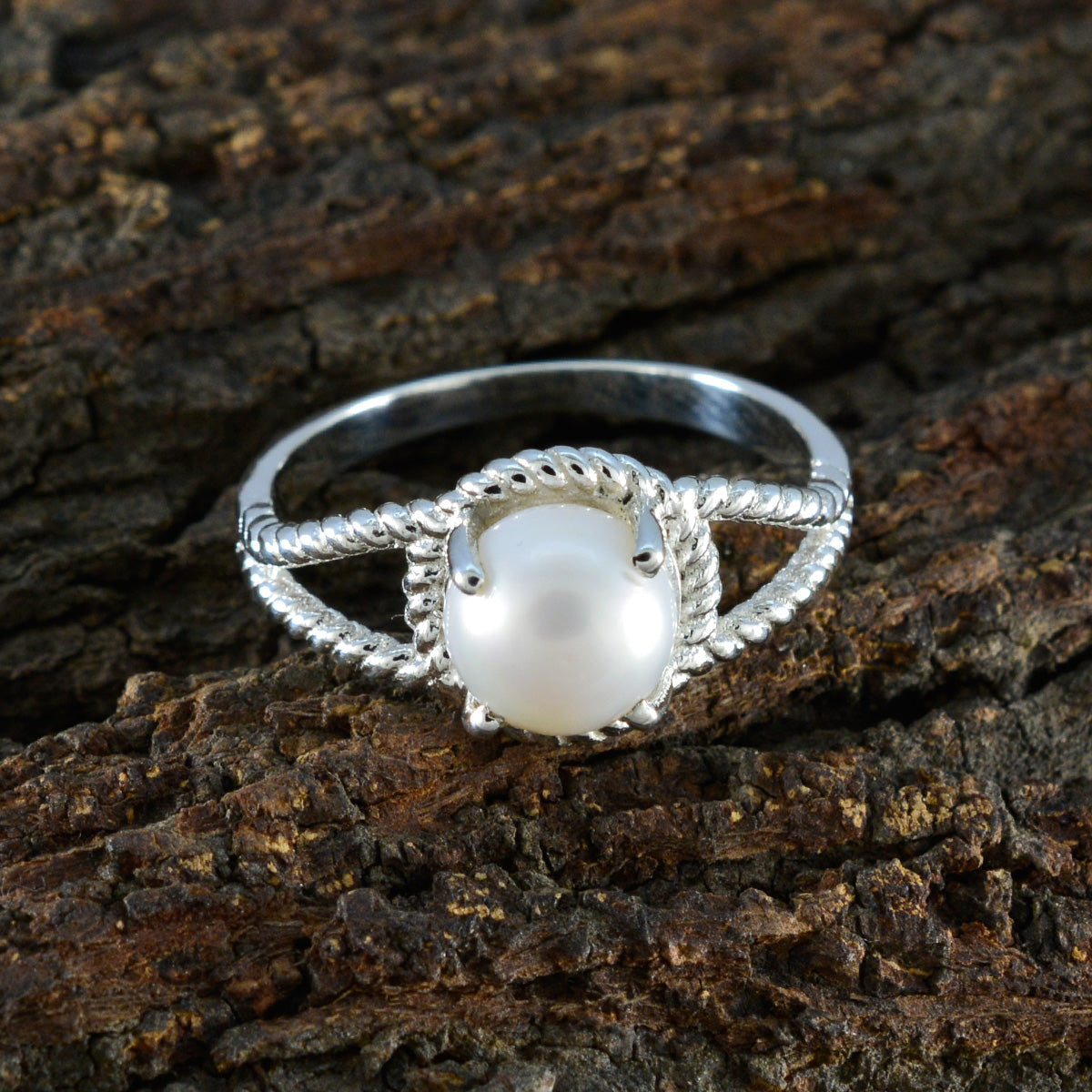 Isabella Contemporary White Solitaire Ring