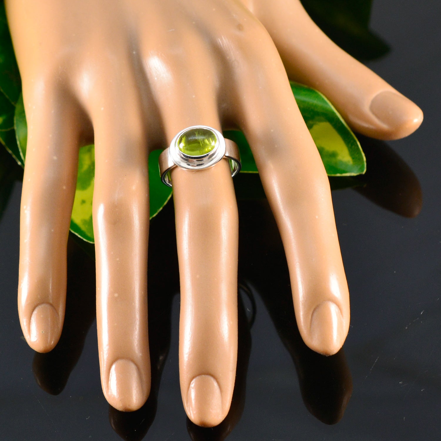 Araya Luxurious Green Solitaire Ring