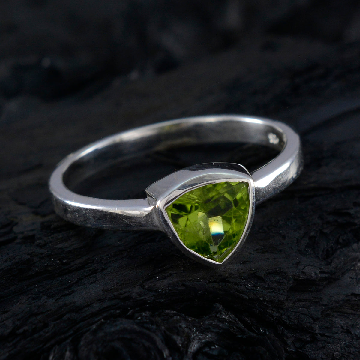 Saanvi Traditional Green Solitaire Ring
